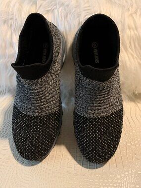 Slow Man Women's Black & Grey Knit Slip On Walking Shoes NWOB - Size 8
